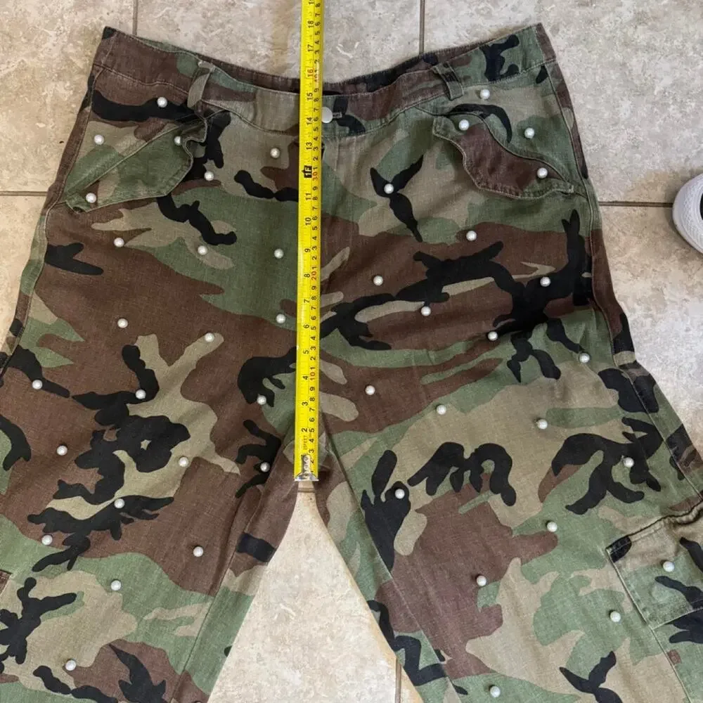 Camouflage cargo pants with pearl
